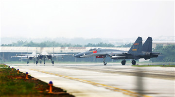 Fighter jets taxi to runway