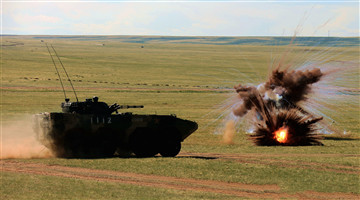 Infantry fighting vehicle fires smoke bombs for concealment