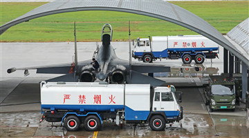 Maintenance men refuel fighter jets before flight
