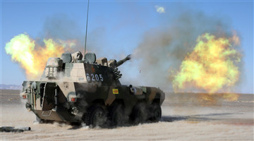 Wheeled self-propelled howitzer system conduct training in Gobi desert