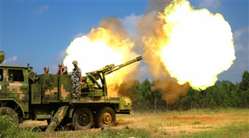 Artillerymen fire 122mm self-propelled howitzer system