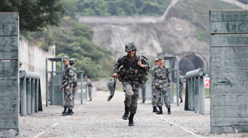 PLA Macao Garrison assesses troops' special operations capability