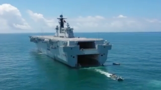 Amphibious assault ships Hainan, Guangxi conduct multi-subject assessment