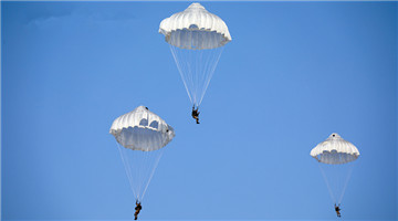 Recruits conduct parachuting training