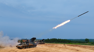Artillery combat unit stages live-fire tactical drill